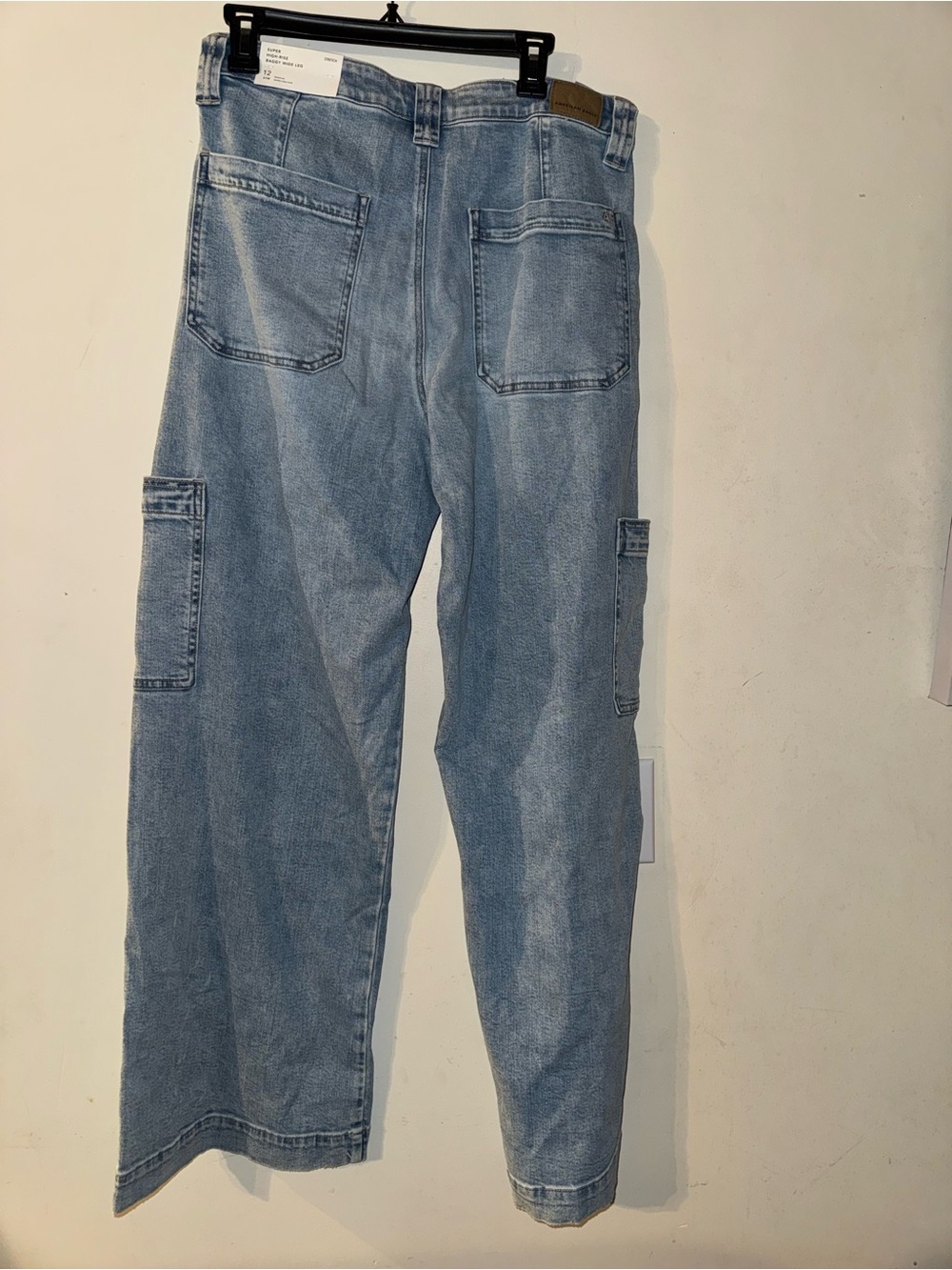 ‼️SALE‼️ women’s soft American eagle Cargo Denim Jeans - Picture 2 of 3